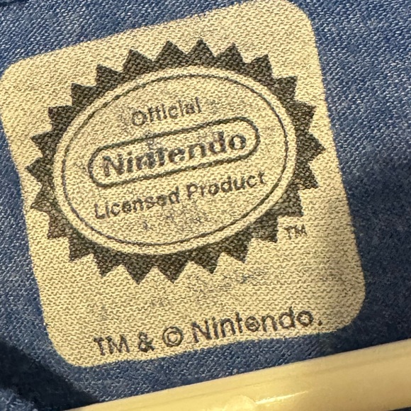 Nintendo Super Mario Bros. T-Shirt - Picture 3 of 3